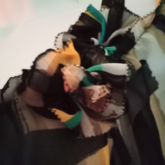 NWTπ FREE GIFT INCLUDED 3D Flowers Off Shoulder Short Sleeves Blouse Top Tee - Picture 4 of 15